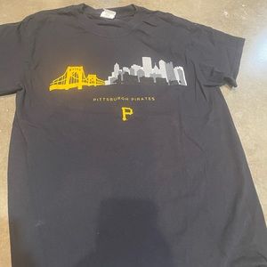 Pittsburg Pirates t shirt adult small